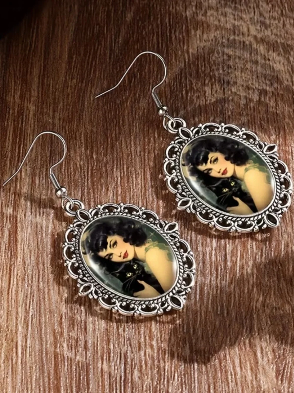 Vintage-Style Silver Portrait Drop Earrings in Black and Green - Picture 5 of 5